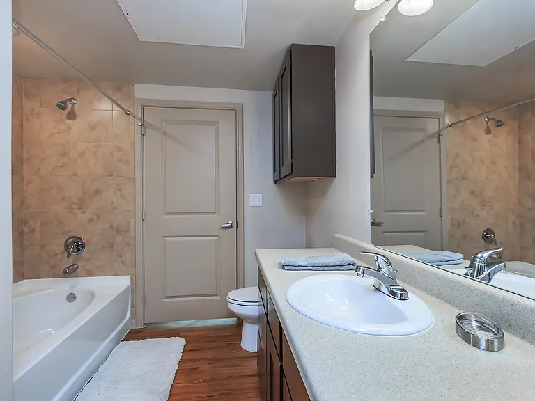 Midway Villas Apartments — Photo 30