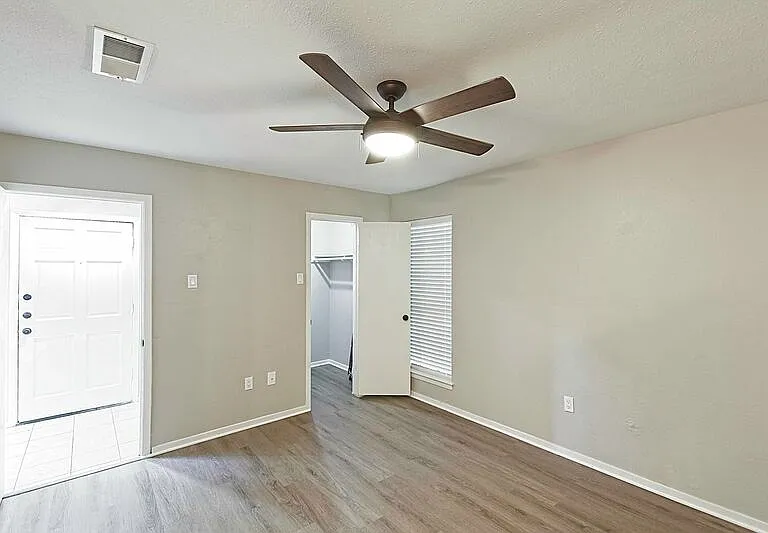 889 Dublin Dr #D — Photo 18