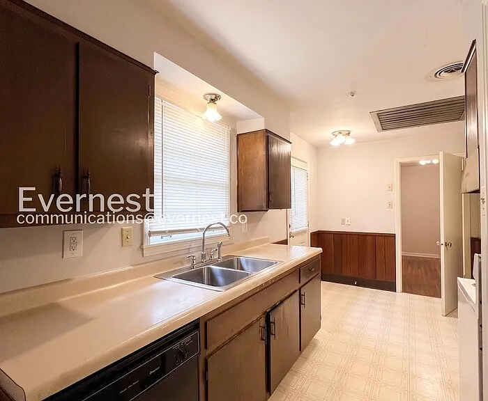 4984 Welchshire Ave — Photo 7