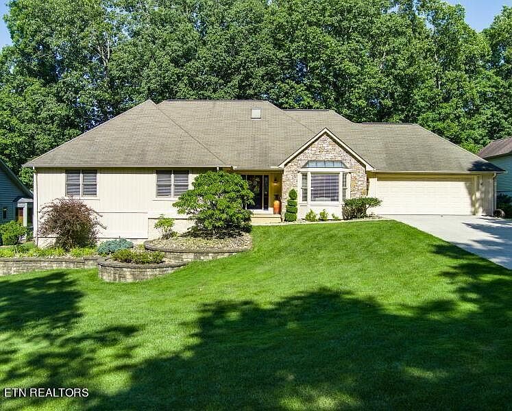 1st image of 16 Heather Glen Dr