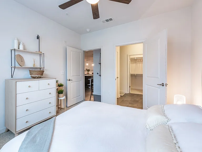 Station R Apartments — Photo 12