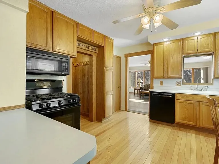 3617 Edward St NE — Photo 8
