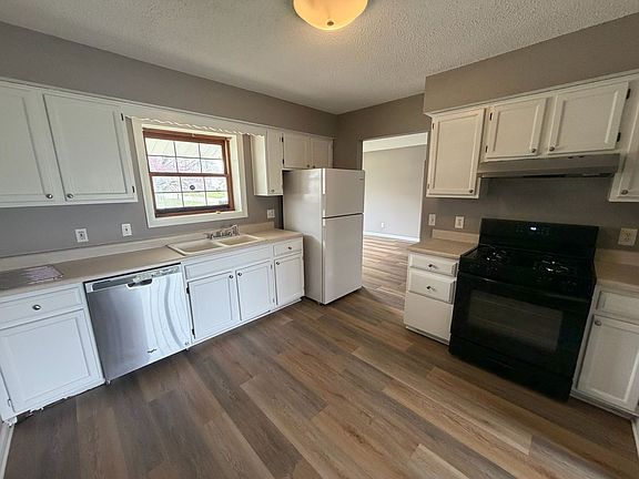 4th image of 621 Goldenview Dr