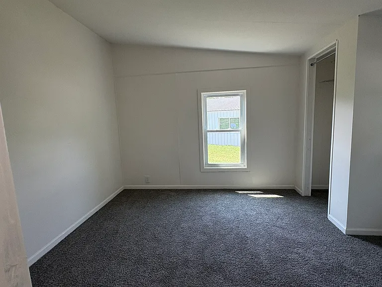324 S Meridian Rd — Photo 5