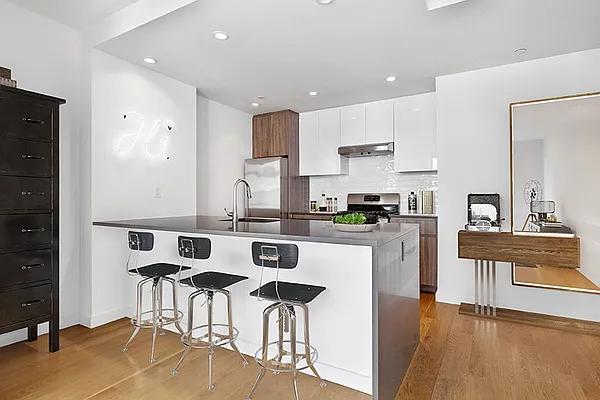 Rented by Greystar | media 15