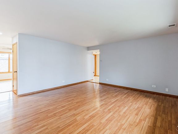 2nd image of 5544 W Diversey Ave #2S