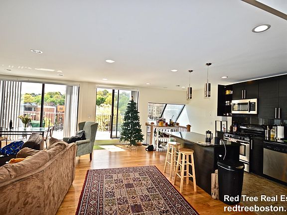 2nd image of 1616 Beacon St #5