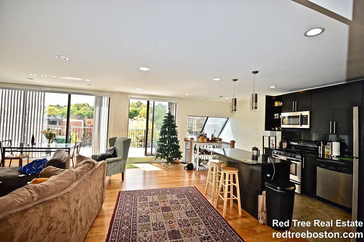 Building Photo - 1616 Beacon St #5