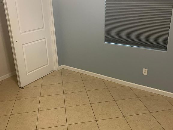 5th image of 742 Driftwood Ln