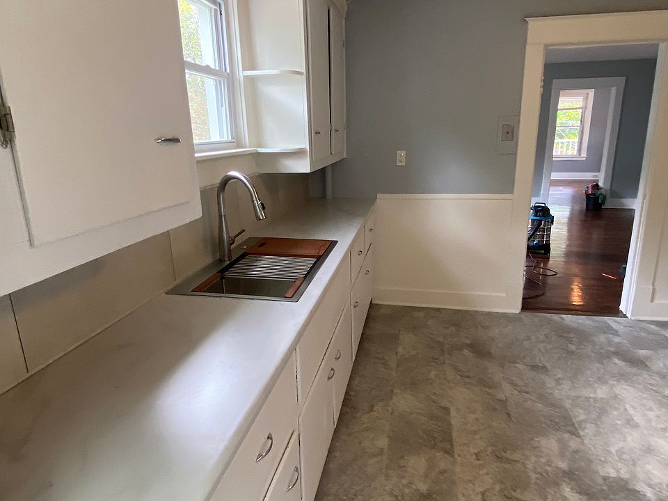 1st image of 1017 Dayton St SW #2