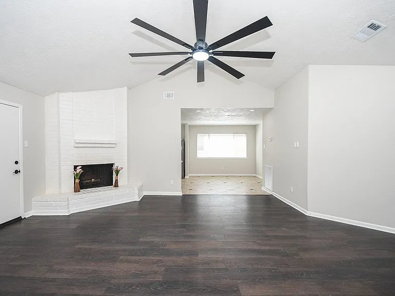 6906 Grant Dr — Photo 3
