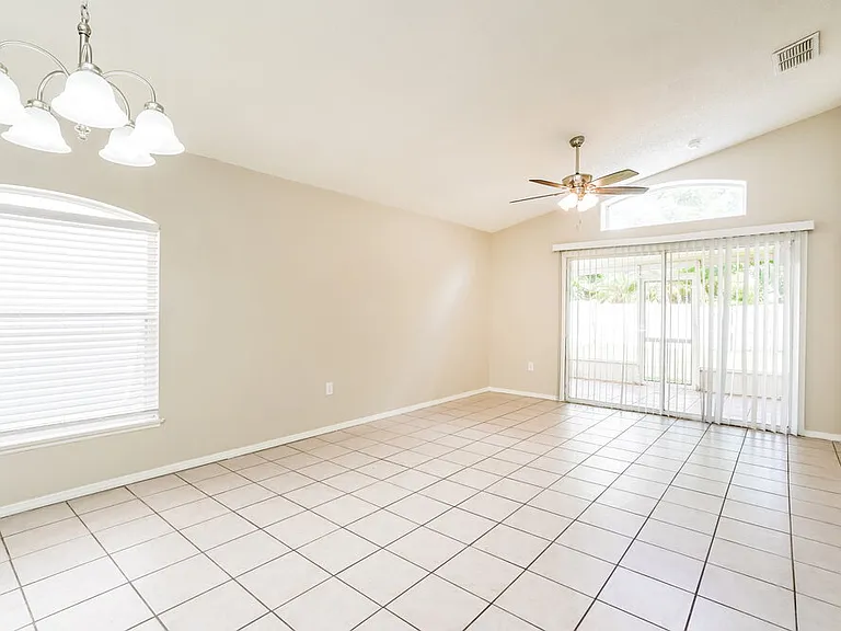 1227 Heather Lake Dr — Photo 6