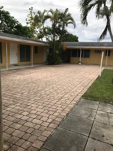 Studio, 4740 sqft, $1,350 — Photo 4