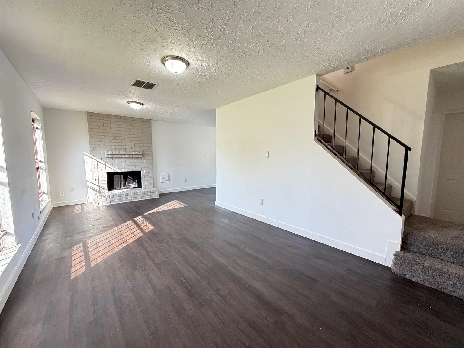 3 bed, 2.5 bath, 1498 sqft, $1,800 — Photo 3