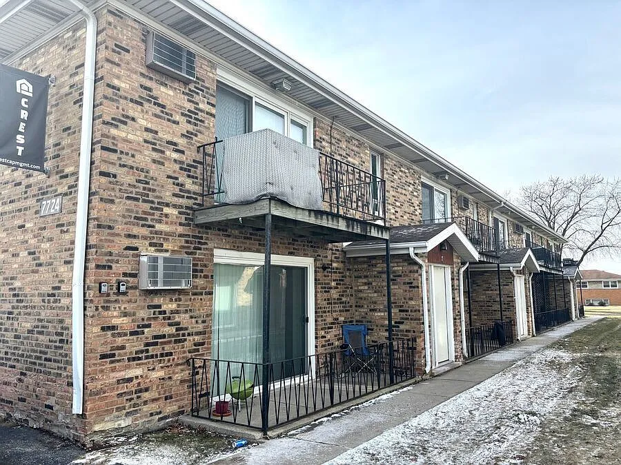 7712 S Harlem Ave #1C