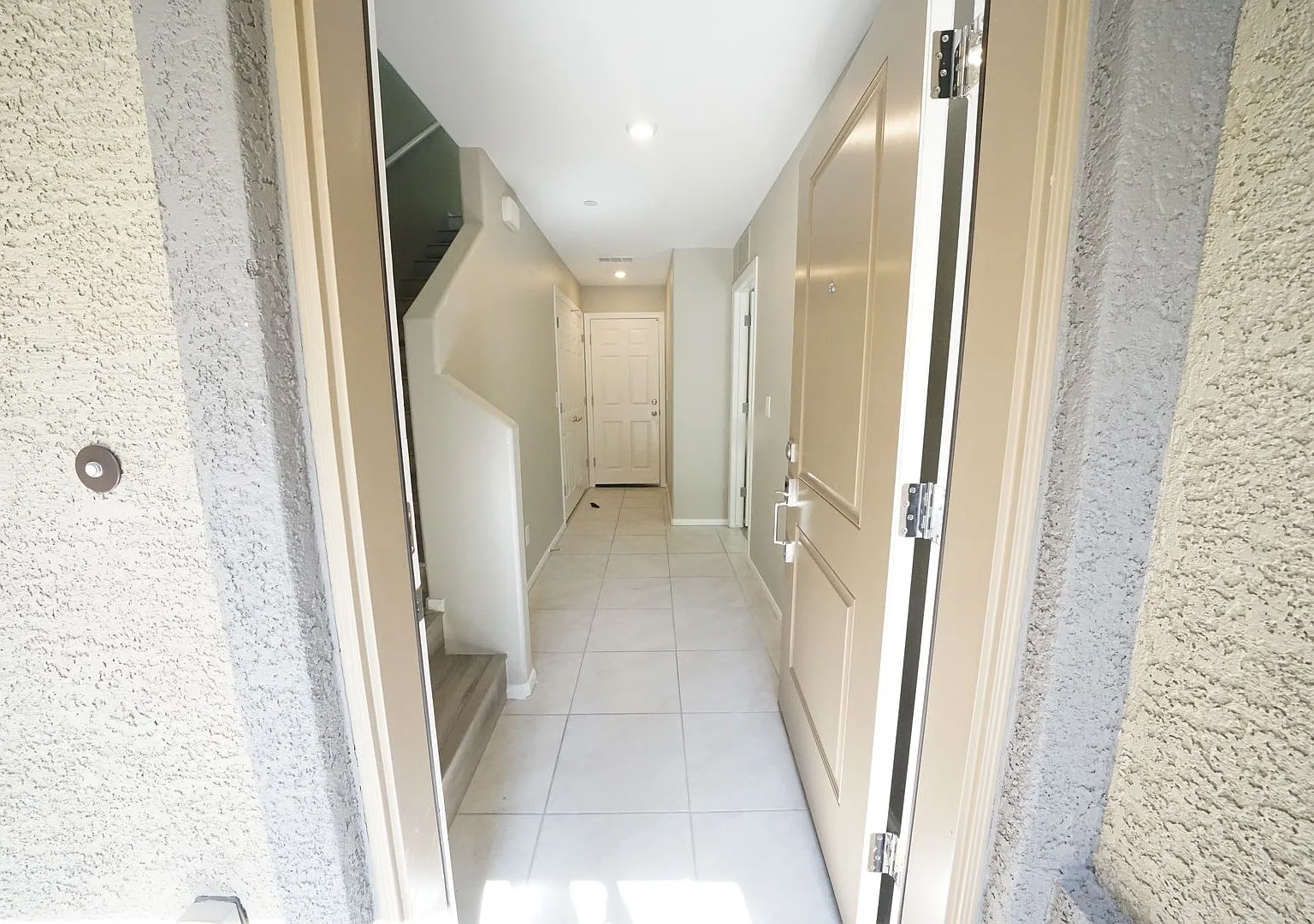 Showings Available Now — Photo 4