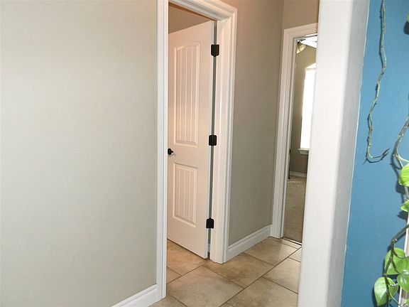 5th image of 309 Marilyn Glover Dr