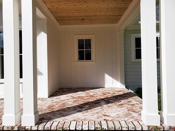 4th image of 582 Peconic Bay Blvd