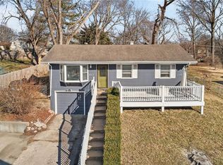 813 S Main St, Liberty, MO 64068