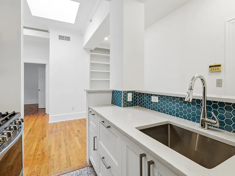 1807 California St NW #305 — Photo 9