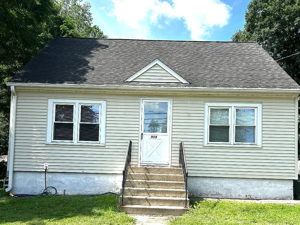 909 Lancaster St