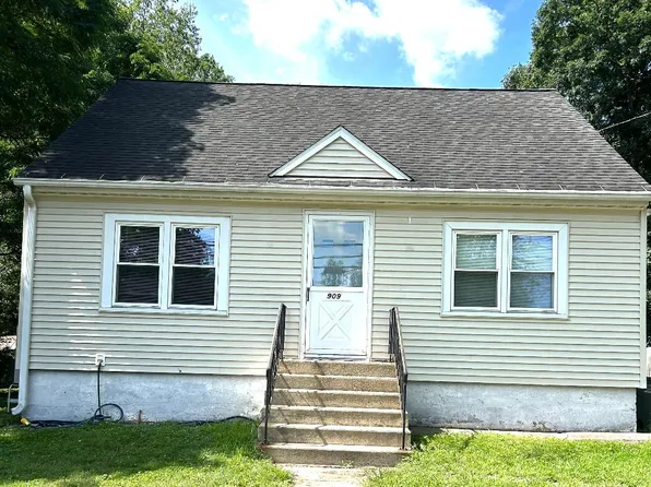 909 Lancaster St, Leominster, MA 01453