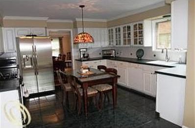 5th image of 1153 Grayton St