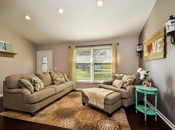 3rd image of 95 Bridgewood Dr