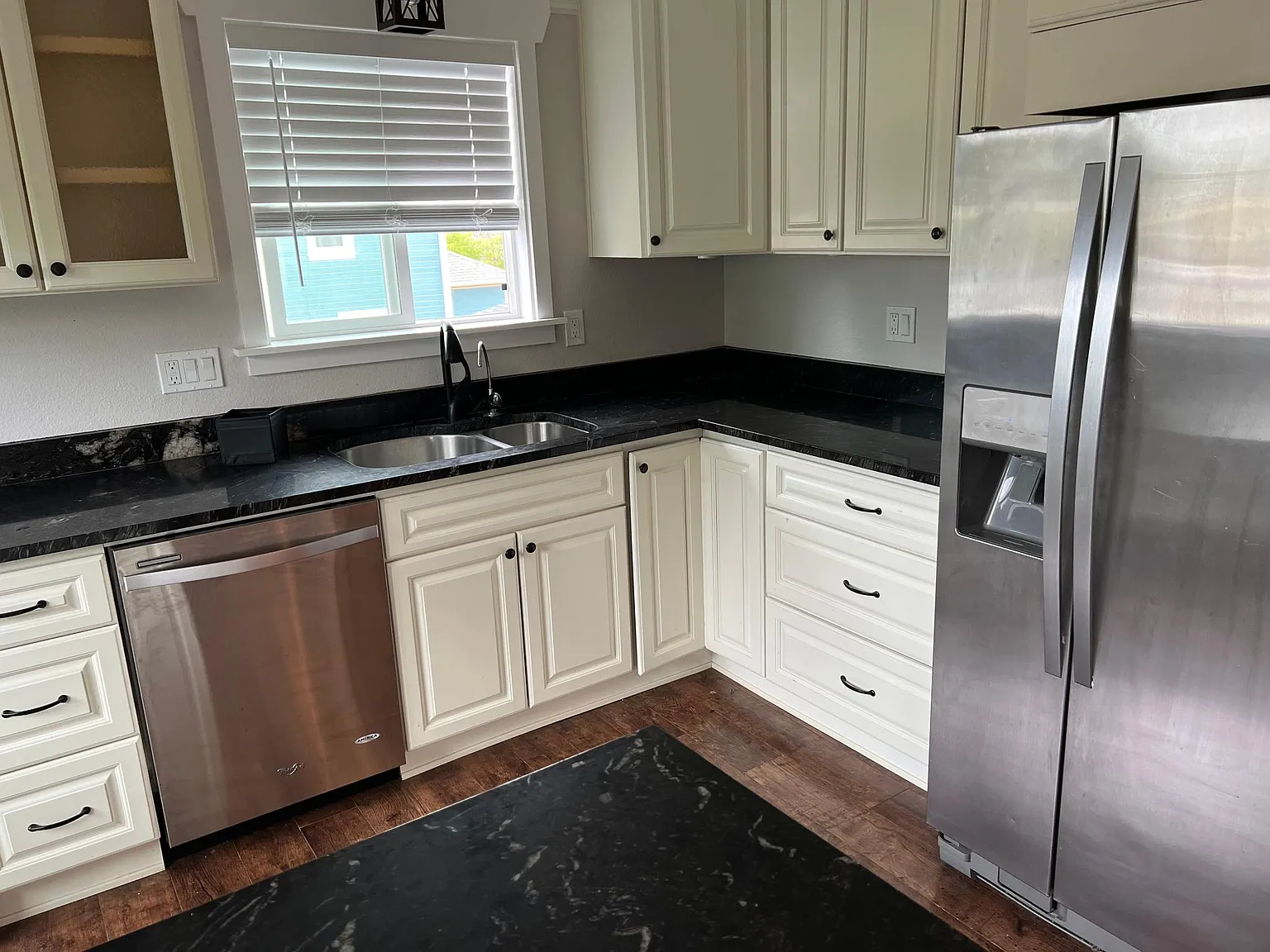 2 bed, 1000 sqft, $2,000 — Photo 3