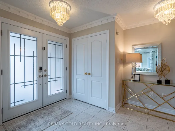 1 Sprucelands Ave, Brampton, ON L6R 1M5