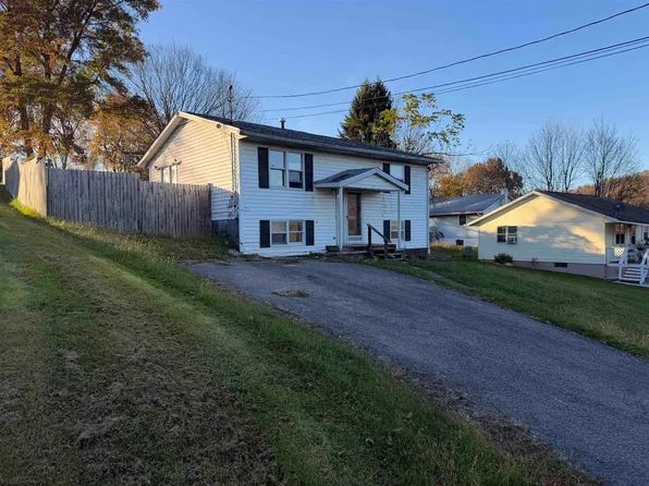 67 Beacon St, Belington, WV 26250