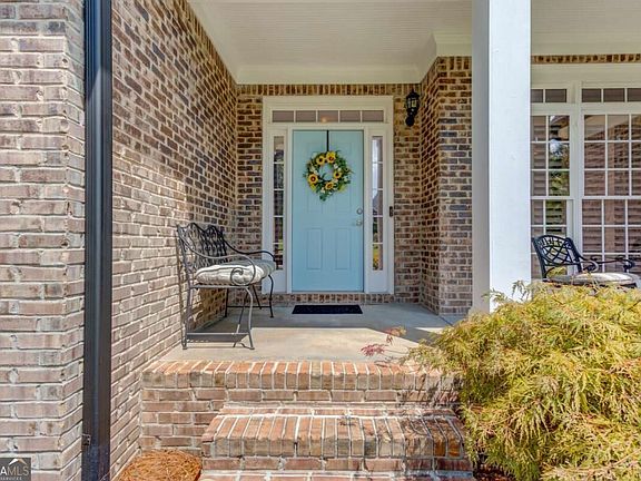 3rd image of 1131 Overlook Ln