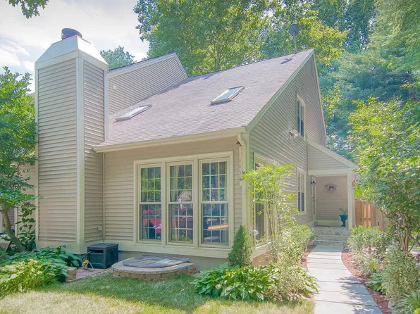 10055 Beacon Pond Ln, Burke, VA 22015