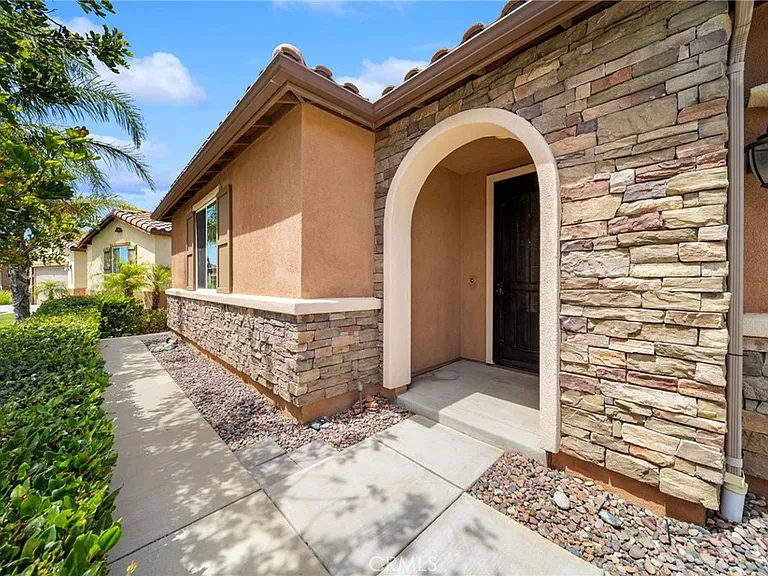 1420 Yarrow Ln — Photo 4