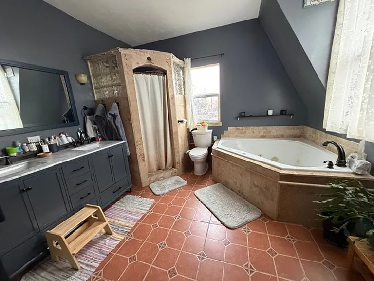 1538 S. 400 E. — Photo 11