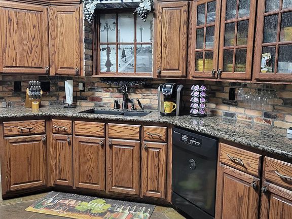 3rd image of 6840 Lexington Dr