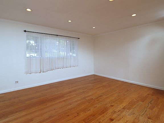 4th image of 2668 Mayfield Ave