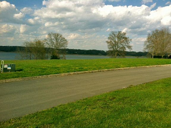 3rd image of Shoreline Dr