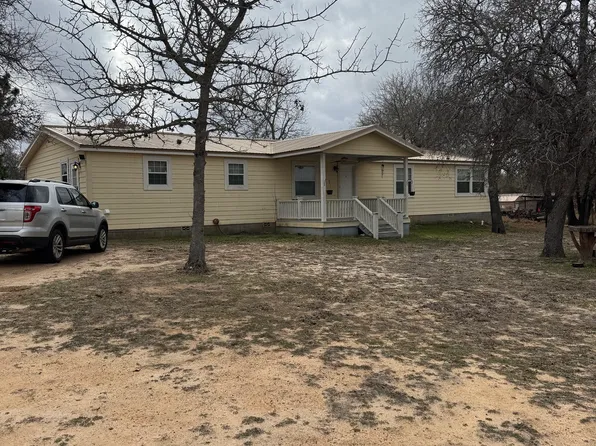 204 Creekside, Floresville, TX 78114