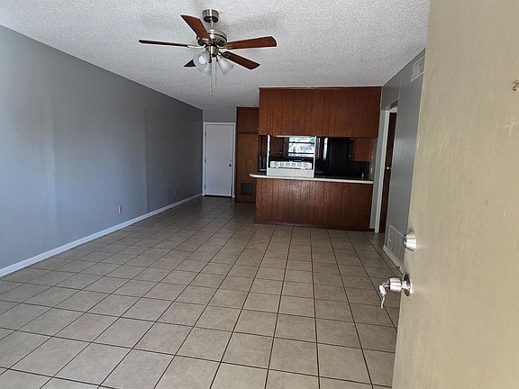 4th image of 7402 Southgate Ln #B