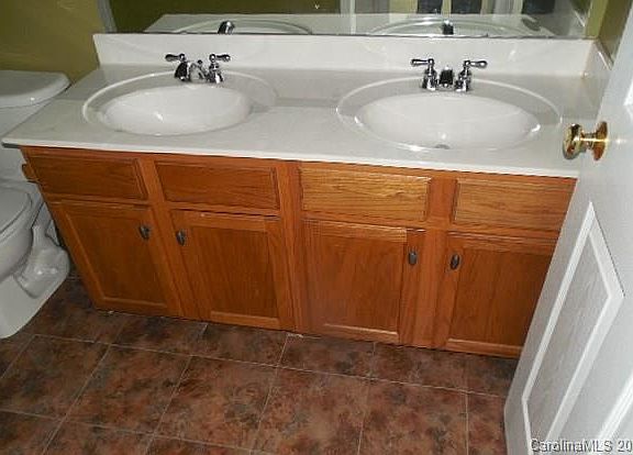 3rd image of 766 E Pinkney Pl