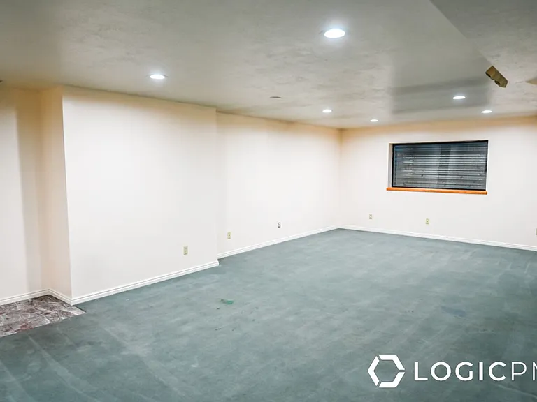 2298 E Oak Leaf Way — Photo 18