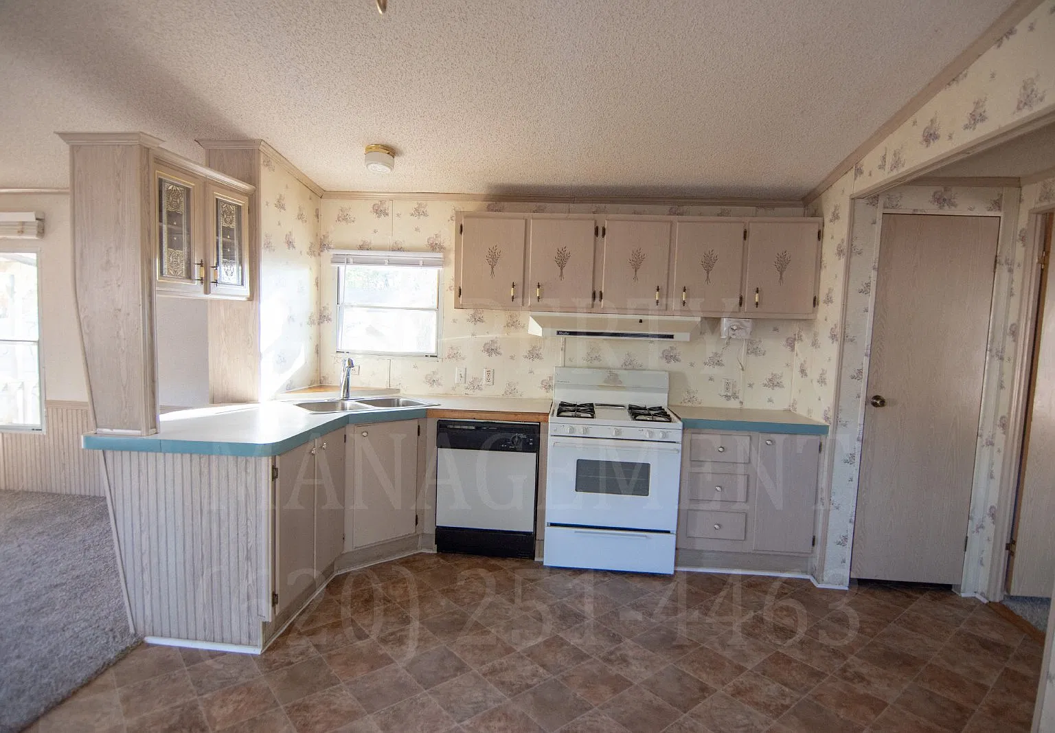 3 bed, 2.0 bath, 900 sqft, $900 — Photo 4