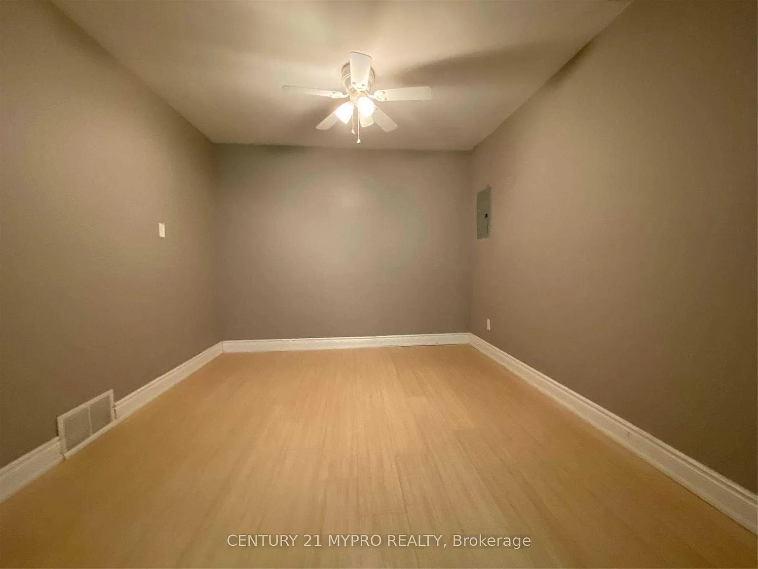 3 bed, $2,200 — Photo 2