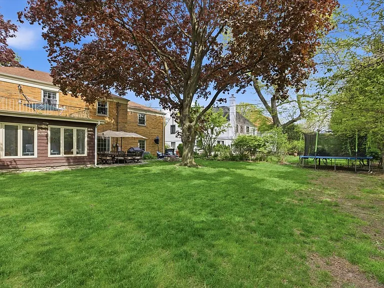 9343 Hamlin Ave — Photo 33