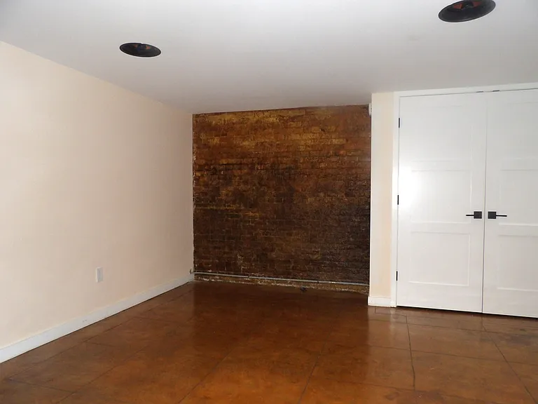 131 Montgomery St — Photo 21