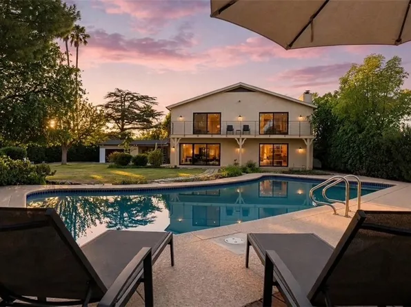 5950 Winnetka Ave, Woodland Hills, CA 91367