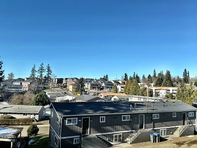 2001-2009 Magnuson Way — Photo 10