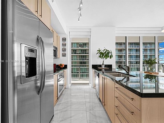 4th image of 1111 SW 1st Ave APT 2714