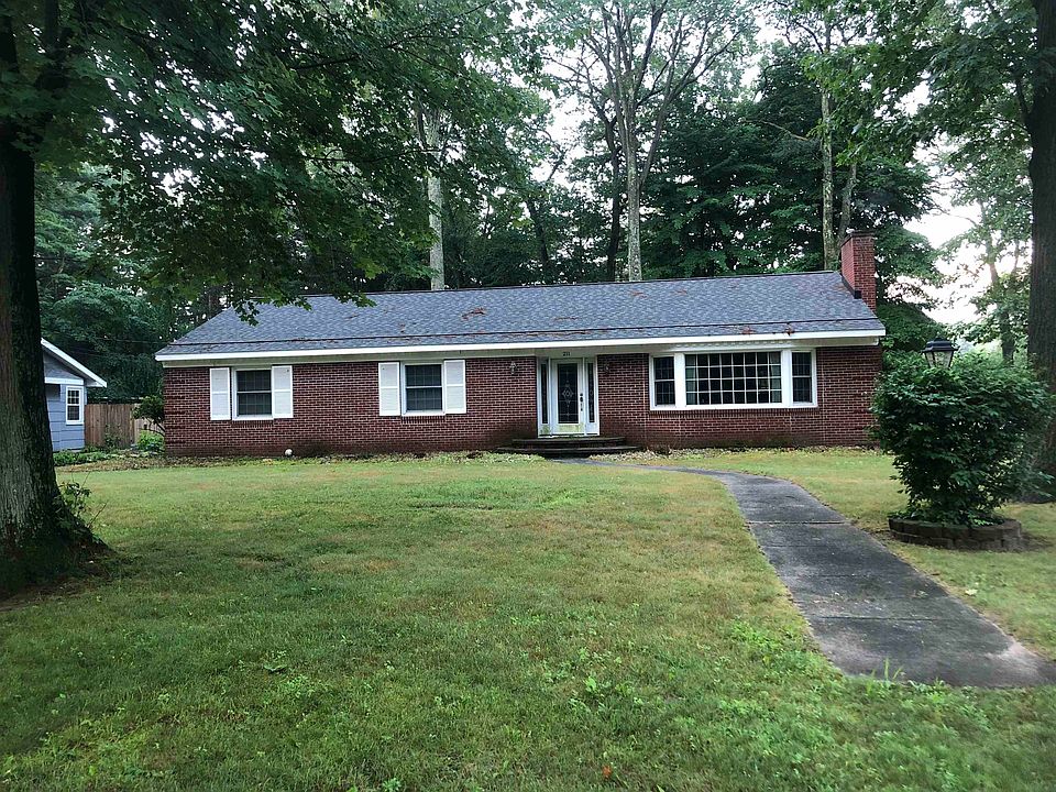 1st image of 211 Country Club Dr